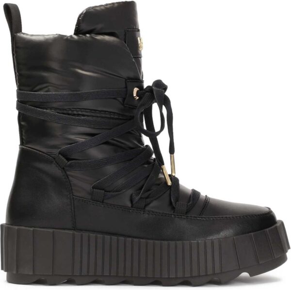 Black women's snow boots on a thick sole