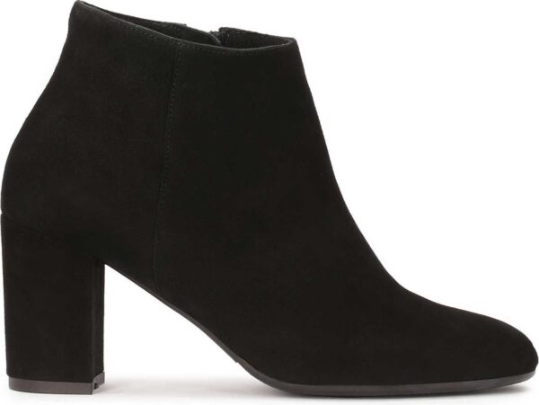Classic suede boots with a wide heel