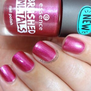 Essence Brushed Metals nail polish - 04 It's my Party