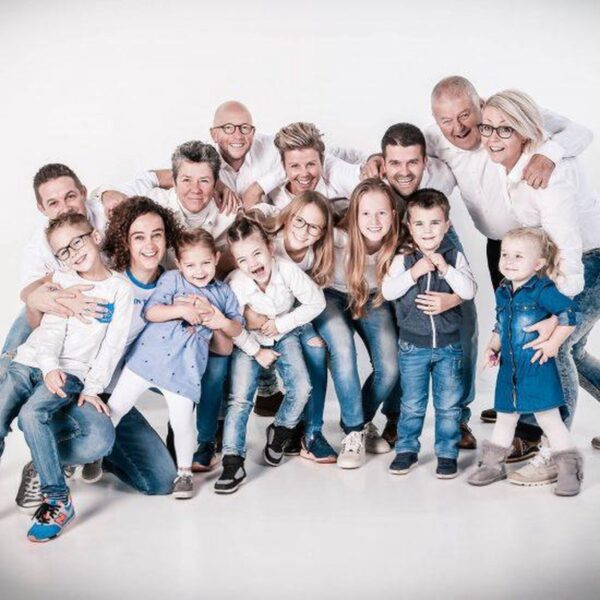 Familie fotoshoot + 30x40 afdruk cadeaubon. Op meerdere locaties in Nederland