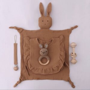 Geboortecadeau pakket - baby compleet kraamcadeau - rammelaar knuffel konijn - slabbetje - bruin
