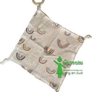 Grannies - Cuddle - Speendoek - heerlijke knuffel doek met houten ophang-ring - Pillow