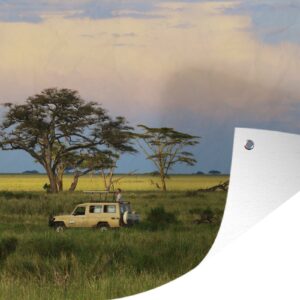 Muurdecoratie Safari auto rijdt door het Nationaal park Serengeti in Afrika - 180x120 cm - Tuinposter - Tuindoek - Buitenposter