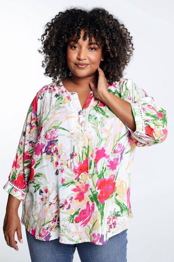 Paprika Blouse in viscose met wazig bloemenmotief en croquetdetails