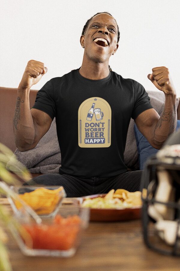 Shirt - Don't worry beer happy - Wurban Wear | Grappig shirt | Bier | Unisex tshirt | Drankspel | Klok | Wit & Zwart
