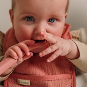 Smikkels - Zachte set babylepels (2 st) - Bestek baby - Veilig Kinderbestek - Duurzaam - Peuterlepel - Set Babylepeltjes - Baby voeding - BPA vrij - Siliconen - Roze en wit