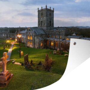 Tuinposter - Tuindoek - Tuinposters buiten - St. David's kathedraal omringt door landschap in Wales - 120x80 cm - Tuin