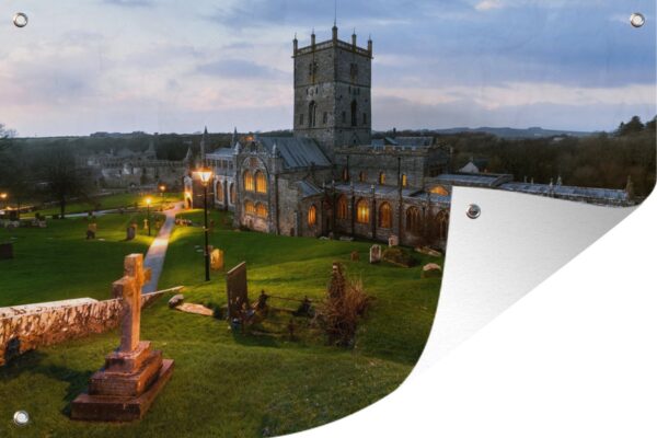 Tuinposter - Tuindoek - Tuinposters buiten - St. David's kathedraal omringt door landschap in Wales - 120x80 cm - Tuin