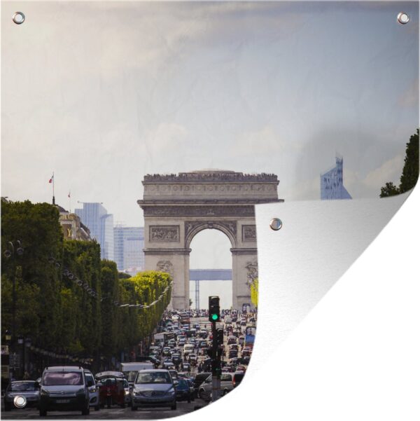 Tuinposters De drukke wegen van de Champs Elysées in Parijs voor de triomfboog in Frankrijk - 50x50 cm - Tuindoek - Buitenposter