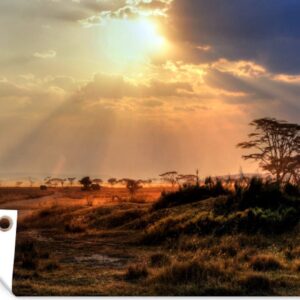 Tuinposters buiten Prachtige zonnestralen schijnen door de wolken in het Nationaal park Serengeti - 90x60 cm - Tuindoek - Buitenposter