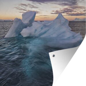 Tuinschilderij Een ijsberg in de baai van Disko IJsfjord van Ilulissat in Groenland - 60x80 cm - Tuinposter - Tuindoek - Buitenposter